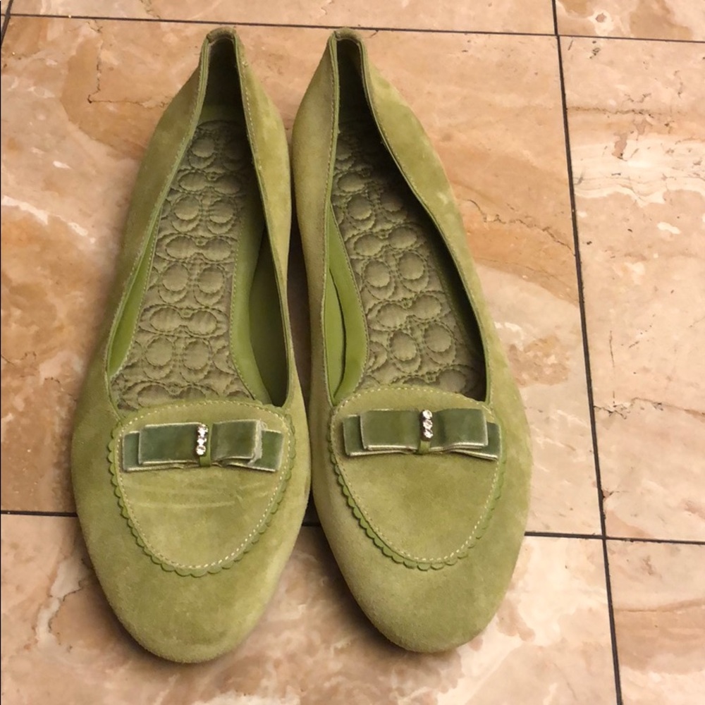 Vintage inspired green velvet coach flats with bow